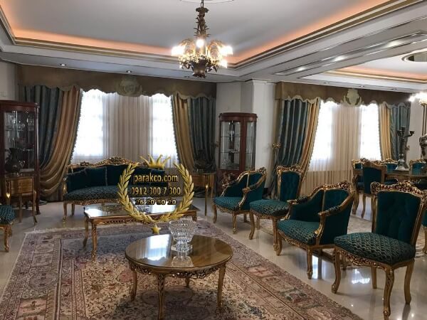 پرده کلاسیک سبز طلایی با دکور کامل پذیرایی لوکس پرده کلاسیک سبز و طلایی با والان و دکور کامل در پذیرایی لوکس